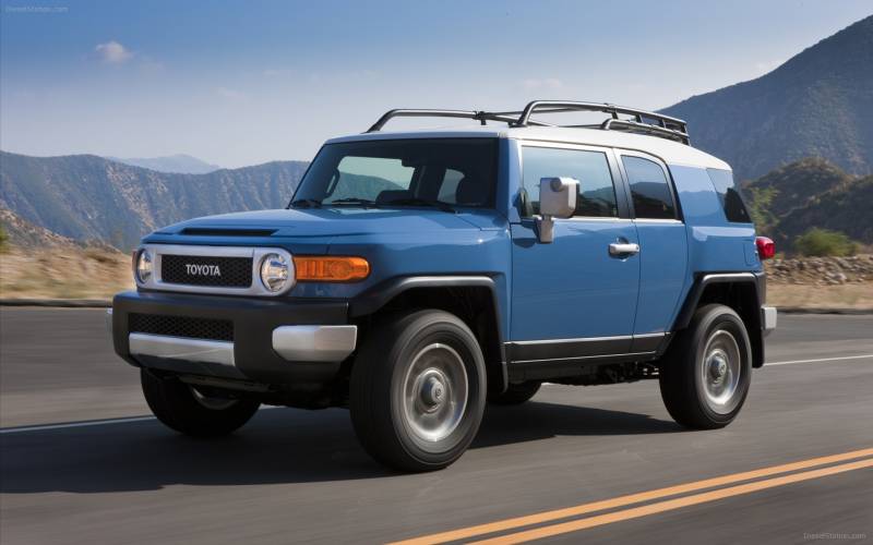 Toyota FJ Cruiser 2015 SUV Drive